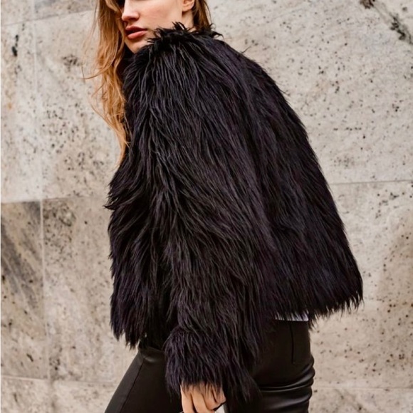 Shaggy Black Cropped Coat🖤 - Picture 6 of 9